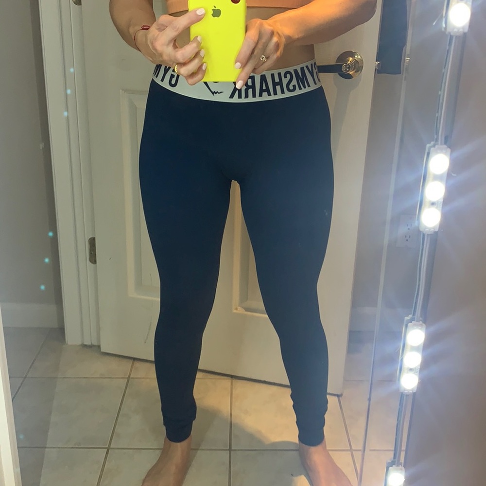 Gym shark leggings